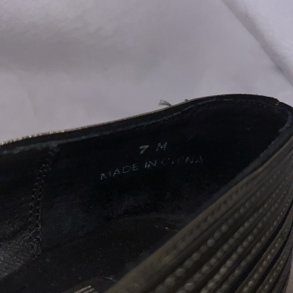 J.Renee Black/Gold Heels size 7M - Picture 7 of 8